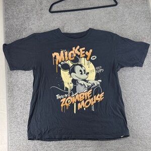 Disney Short Sleeve Graphic Shirt Mickey Mouse Halloween Tails Of Zombie Mens L
